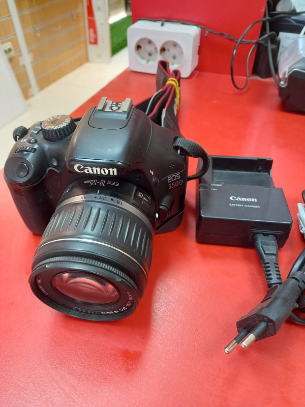 Фотоаппарат Зеркальный фотоапарат  Canon EOS 550D
