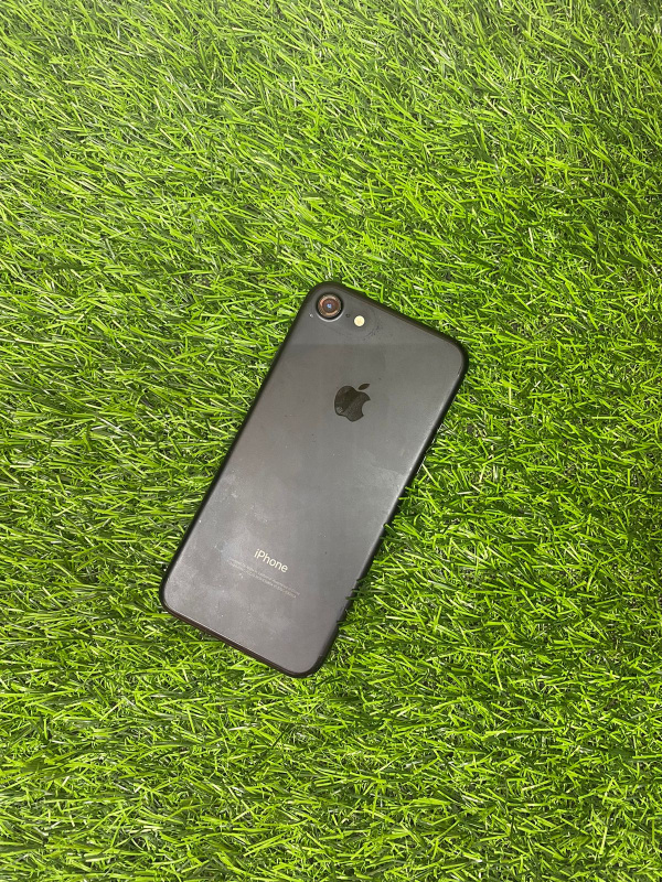 Мобильный телефон Apple iPhone 7